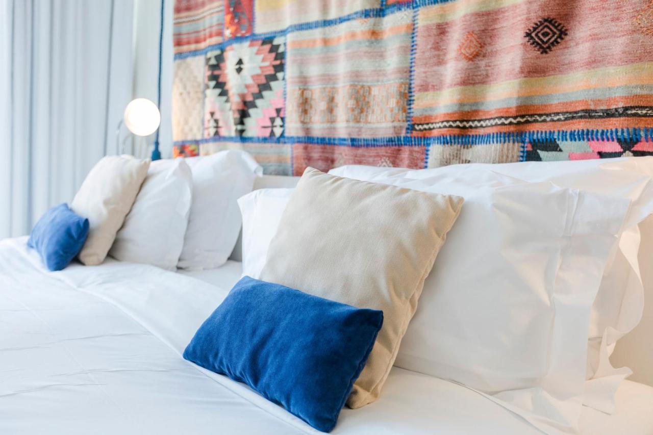 Royal Obidos Scenic Resort Praia del Rei Luaran gambar A bed with cushions