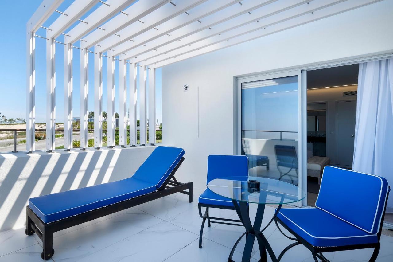 Royal Obidos Scenic Resort Praia del Rei Luaran gambar A balcony at the hotel