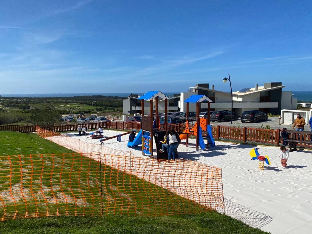 Royal Obidos Scenic Resort Praia del Rei Luaran gambar Playground in the village