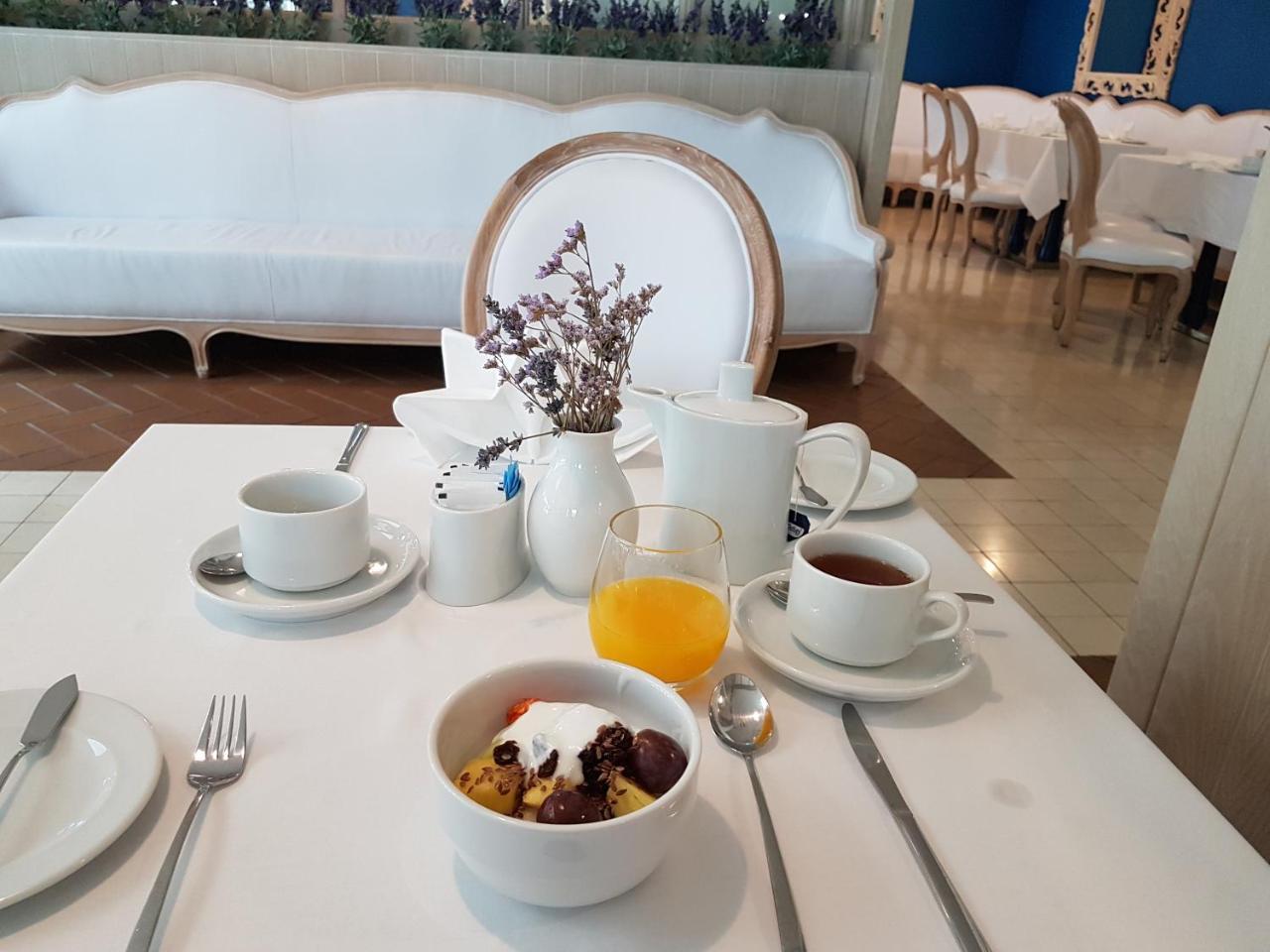 Royal Obidos Scenic Resort Praia del Rei Luaran gambar A breakfast table at the hotel